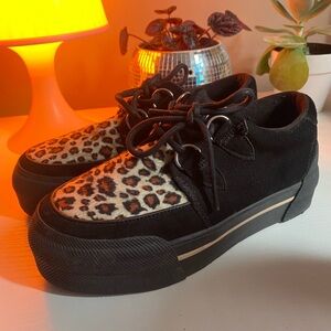 T.U.K. Leopard Print Creeper Sneakers, size 6